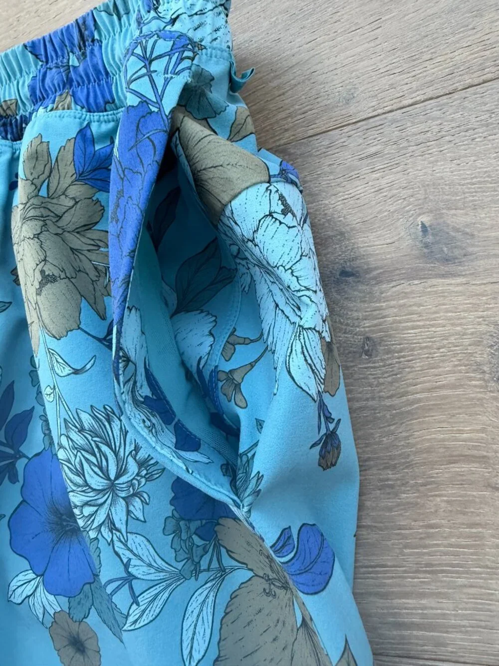 Lululemon Men's Blue Floral Swim Short 5